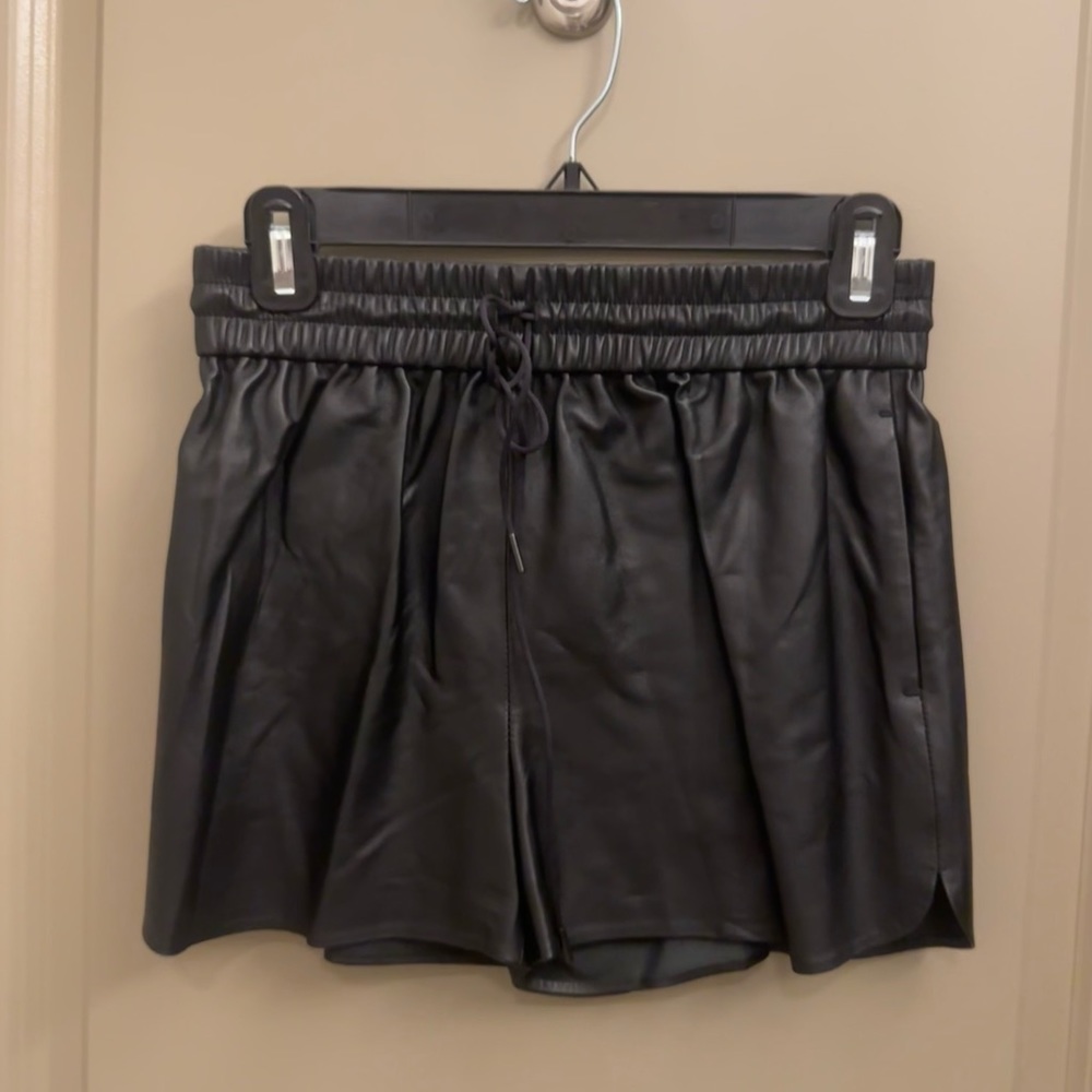 Alice + Olivia Black leather shorts XS